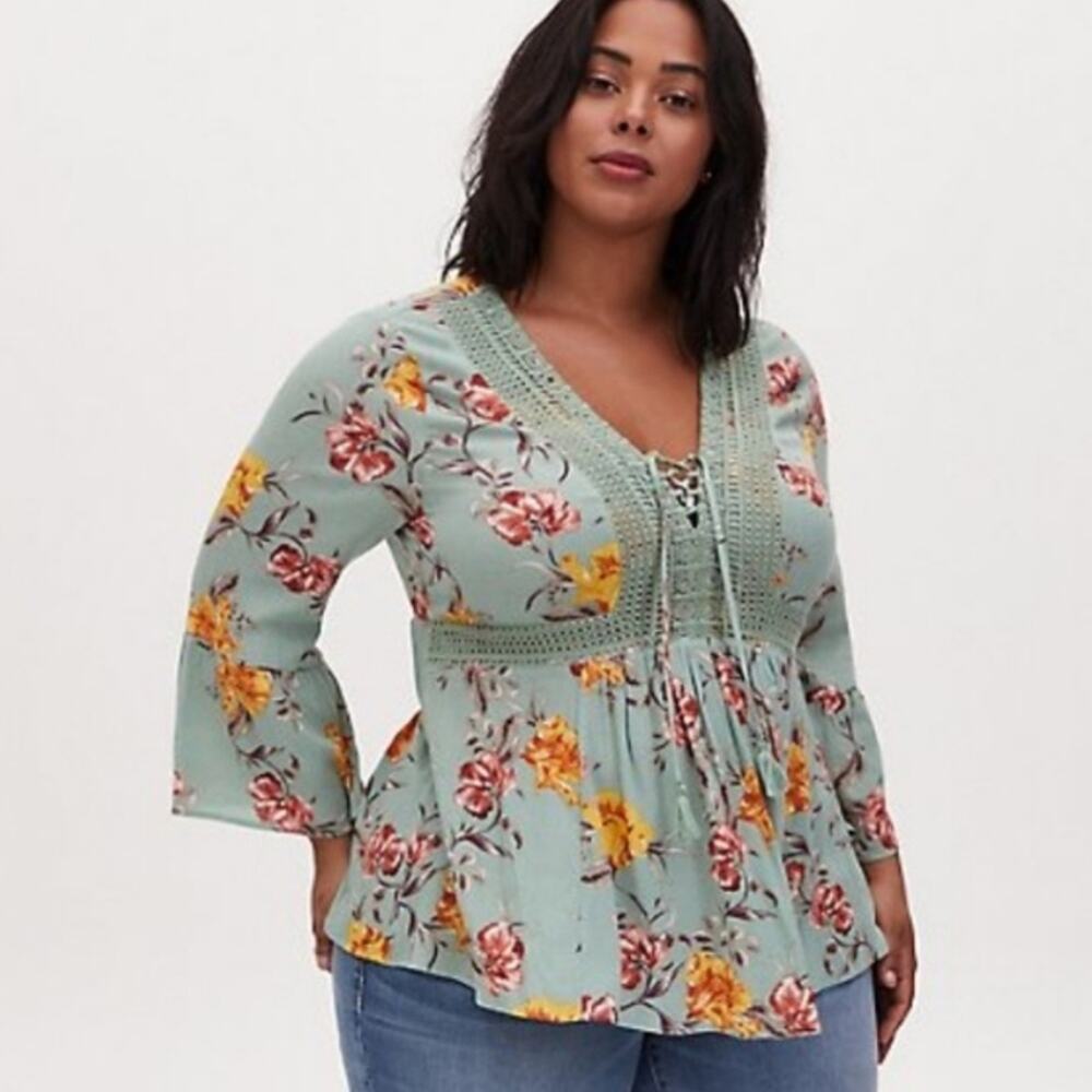 Torrid Babydoll Gauze Crochet Trim Lace Up Top Green Size 5
